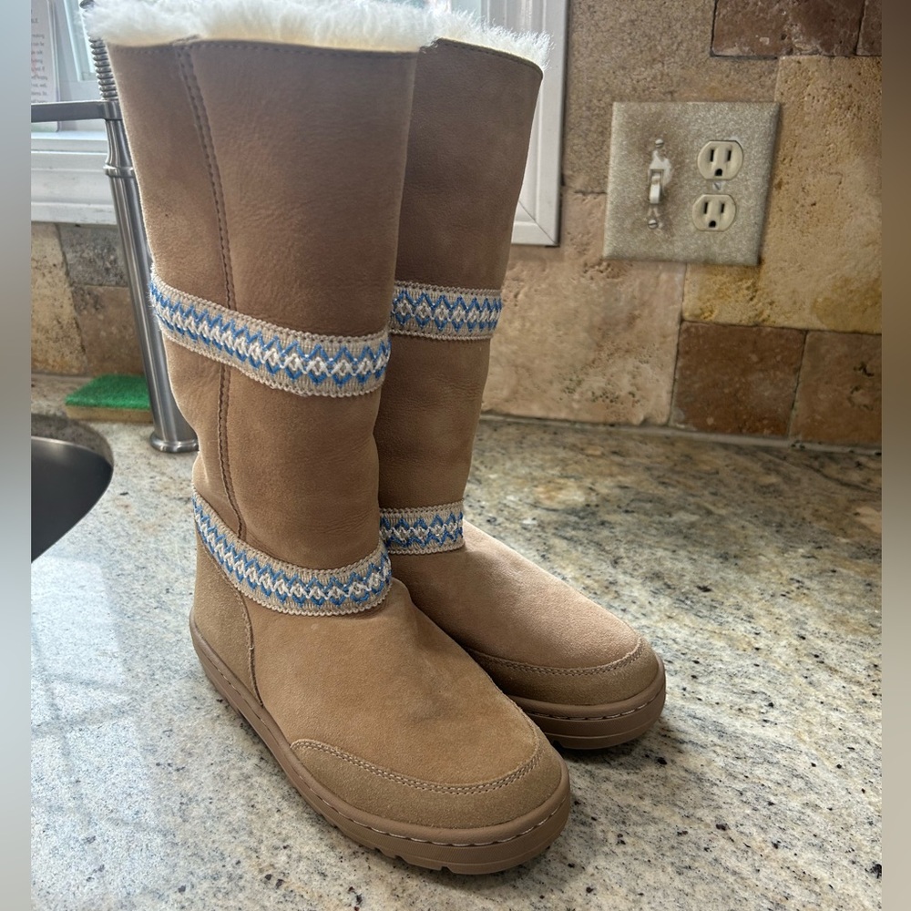 UGG SIZE 5, tall sand color boots!